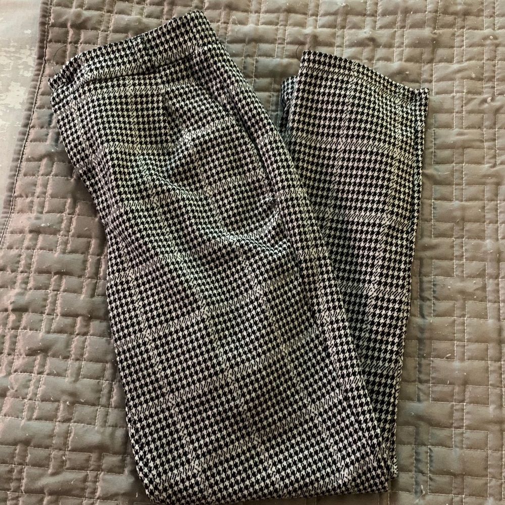 Houndstooth print skinny ankle pants